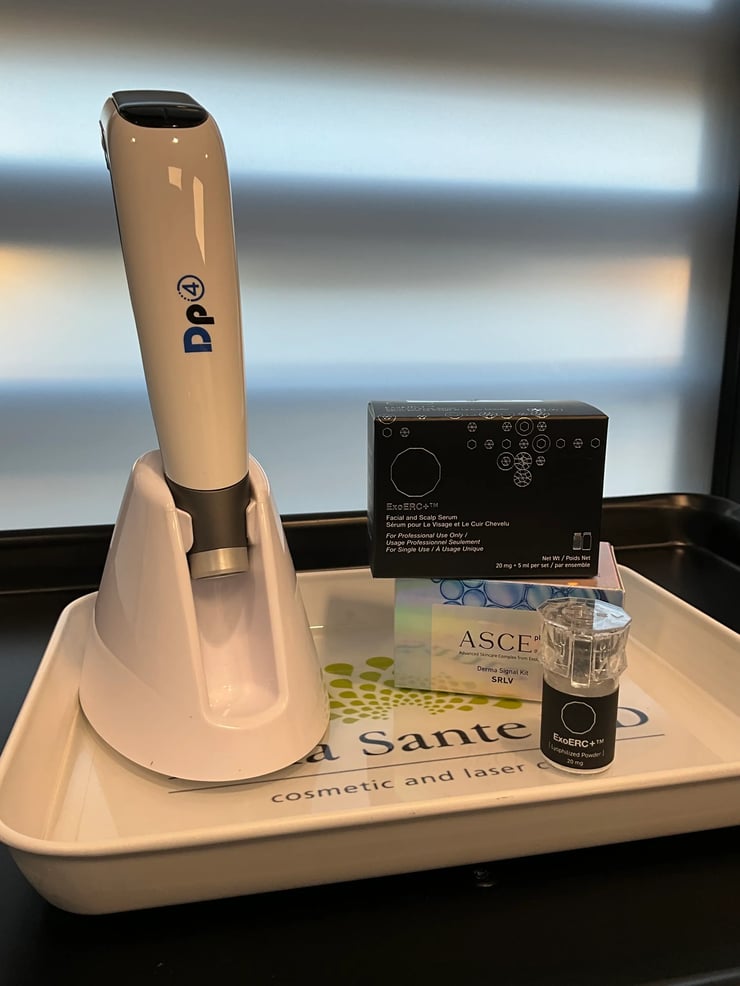 does-microneedling-help-tighten-skin-DP4-microneedling-device-on-tray-with-skincare-boxes-and-vial